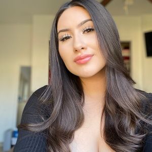 Meet your Posher, Anahi